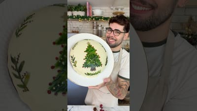 Bolo Pintado à Mão com Cobertura de Açúcar