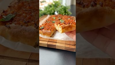 Focaccia de Chorizo (Calabresa) Sin Amasar: Pan Fácil y Rápido