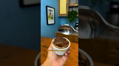 Sobremesa Leve com Casquinha Crocante de Chocolate