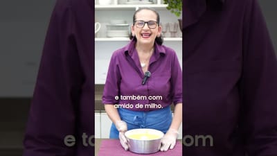 Pastel Súper Esponjoso de Zanahoria Sin Harina de Trigo con Cubierta de Chocolate Intensa