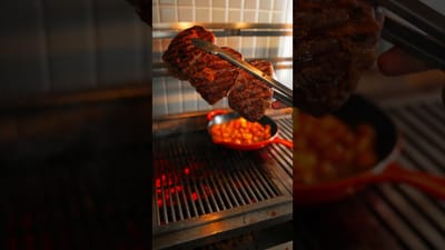 Bistec a Caballo en el Asador con Papitas Fritas