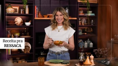 Sopa Fria de Tomate com Pão