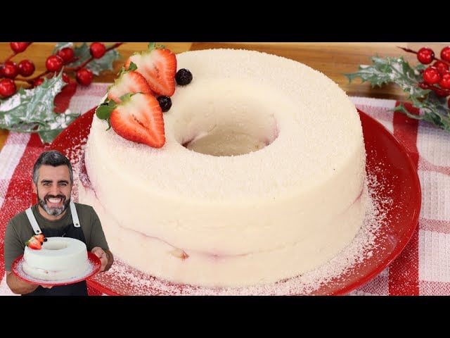 Postre de Coco Relleno de Frutos Rojos