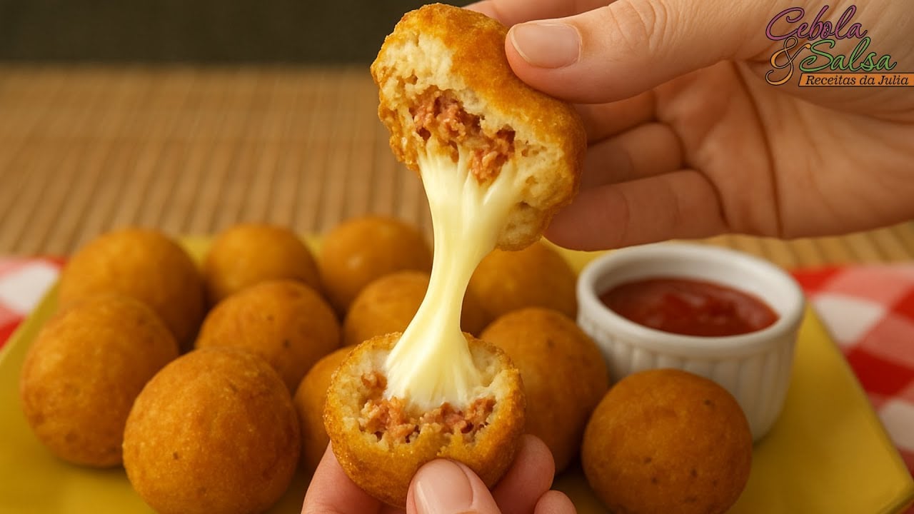 Bolinho de Bacon Recheado com Queijo