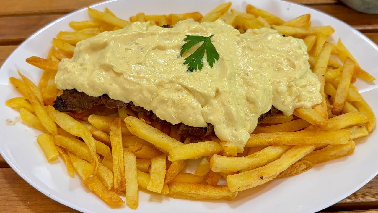 Carne com Batatinha Frita e Molho Especial