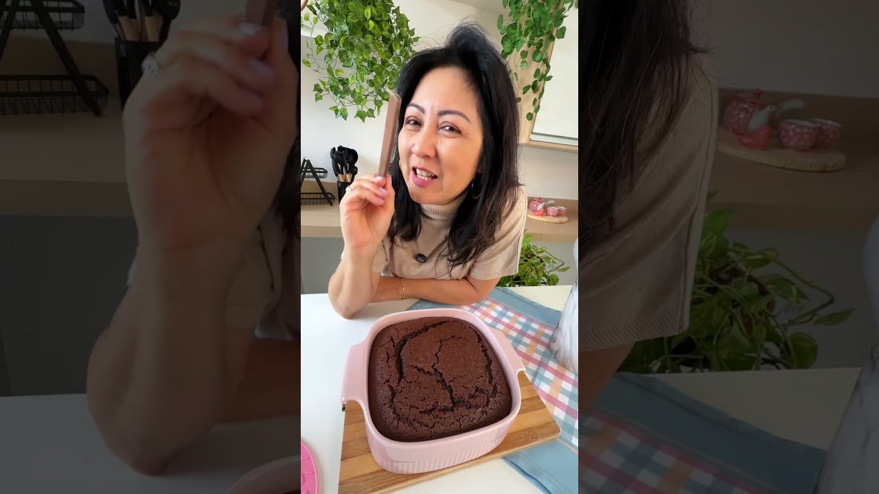 PASTEL SUPER MOJADITO DE CHOCOLATE CALIENTE