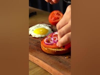 Hambúrguer Gourmet com Ovo Frito e Abacate