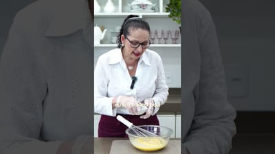 Bolo Fofinho que Já Sai Recheado do Forno (Doce de Leite)