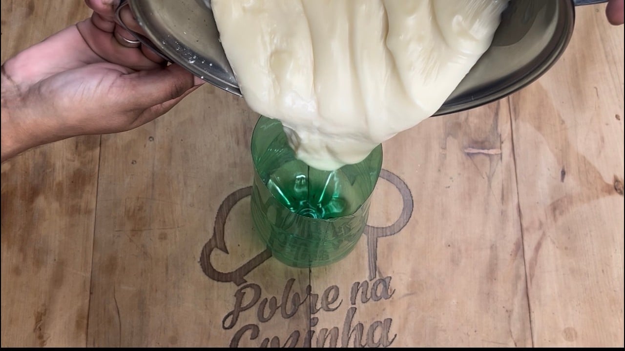 Sobremesa de Rico Feita na Garrafa PET