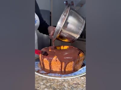 Bolo de Cenoura com Cobertura de Chocolate Crocante