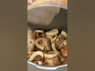 ARROZ COM COSTELA NA PANELA DE PRESSÃO