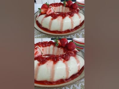 Manjar com Calda de Morango