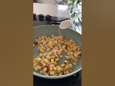 Toast de Maçã e Toast de Pastinha de Ovos