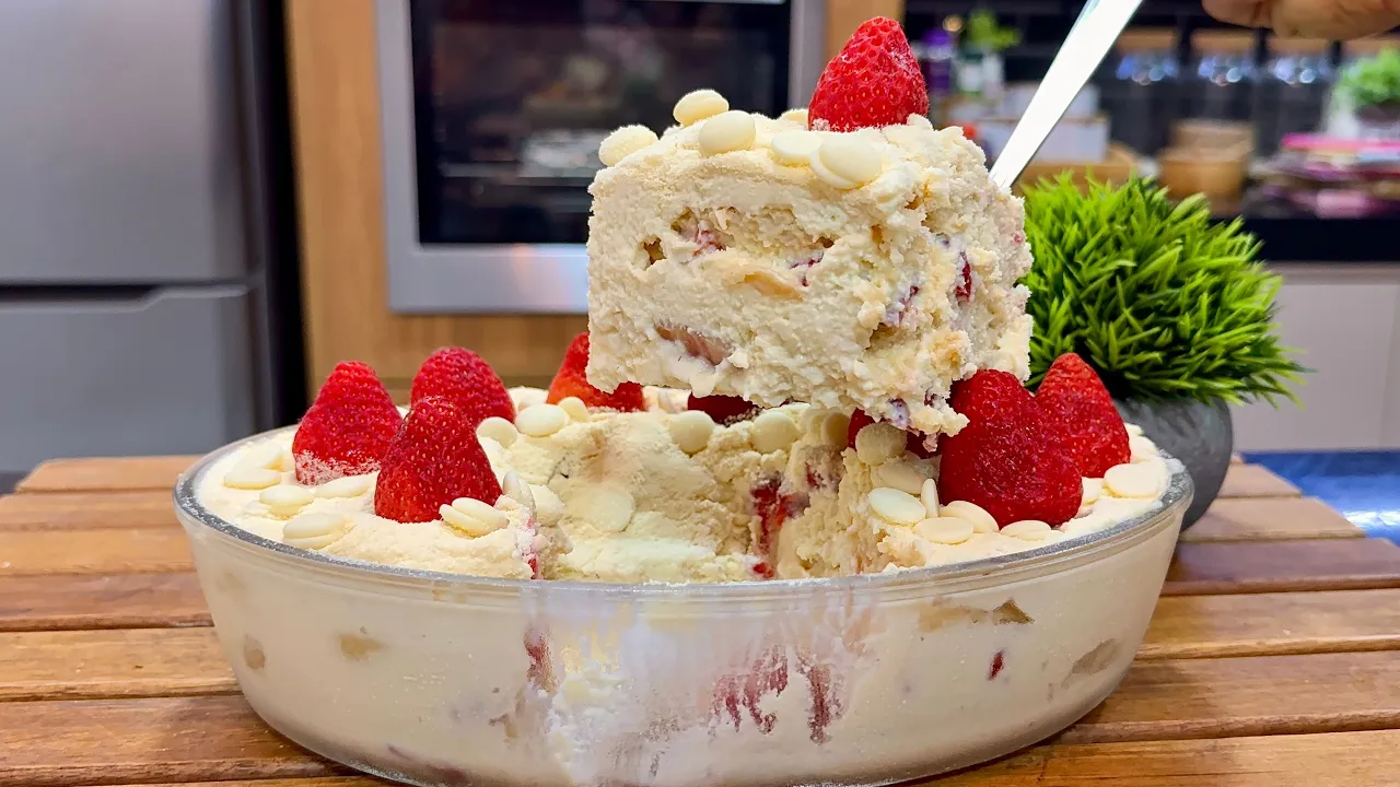 Favet de chocolate branco com morango